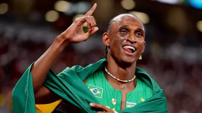 Caio Bonfim é ouro na Marcha Atlética de 20 km e bate recorde 3 Mundial - 2025