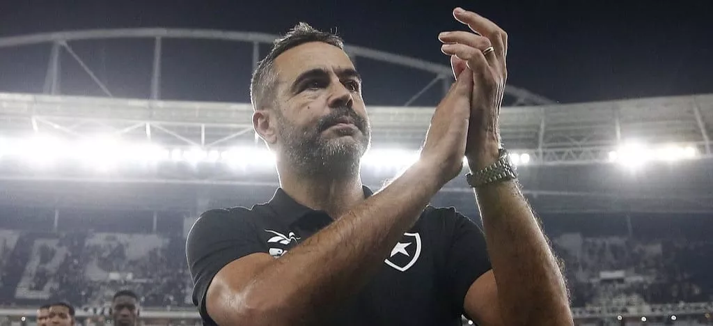 Artur Jorge durante partida do Botafogo (Foto: Vítor Silva-BFR)