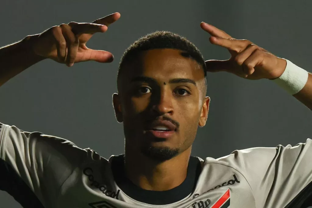 SÉRIE B: Athletico-PR segue sonhando e briga por G-4 esquenta 2 SÉRIE B: Athletico-PR segue sonhando e briga por G-4 esquenta (Foto: José Tramontin/athletico.com.br)