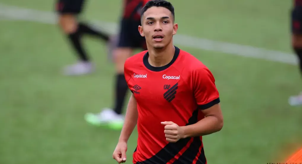 Athletico tera novidade contra o Corinthians