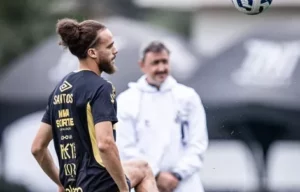Brahimi pode estrear no Santos contra o Bragantino no Brasileirão