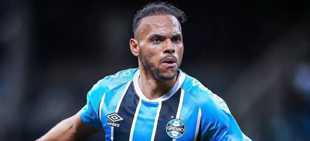 Braithwaite passa por cirurgia no Grêmio e retorna em 2026