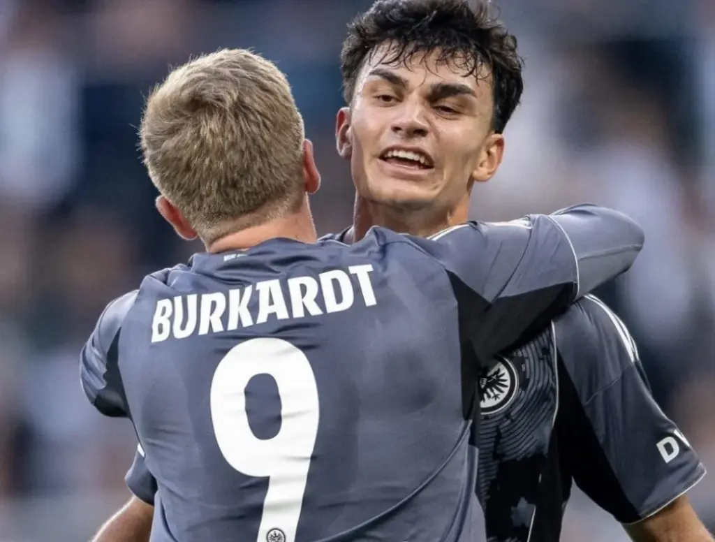 ALEMÃO: Mönchengladbach sai perdendo de 6 a 0, reage, mas cai diante do Eintrach em jogo de 10 gols