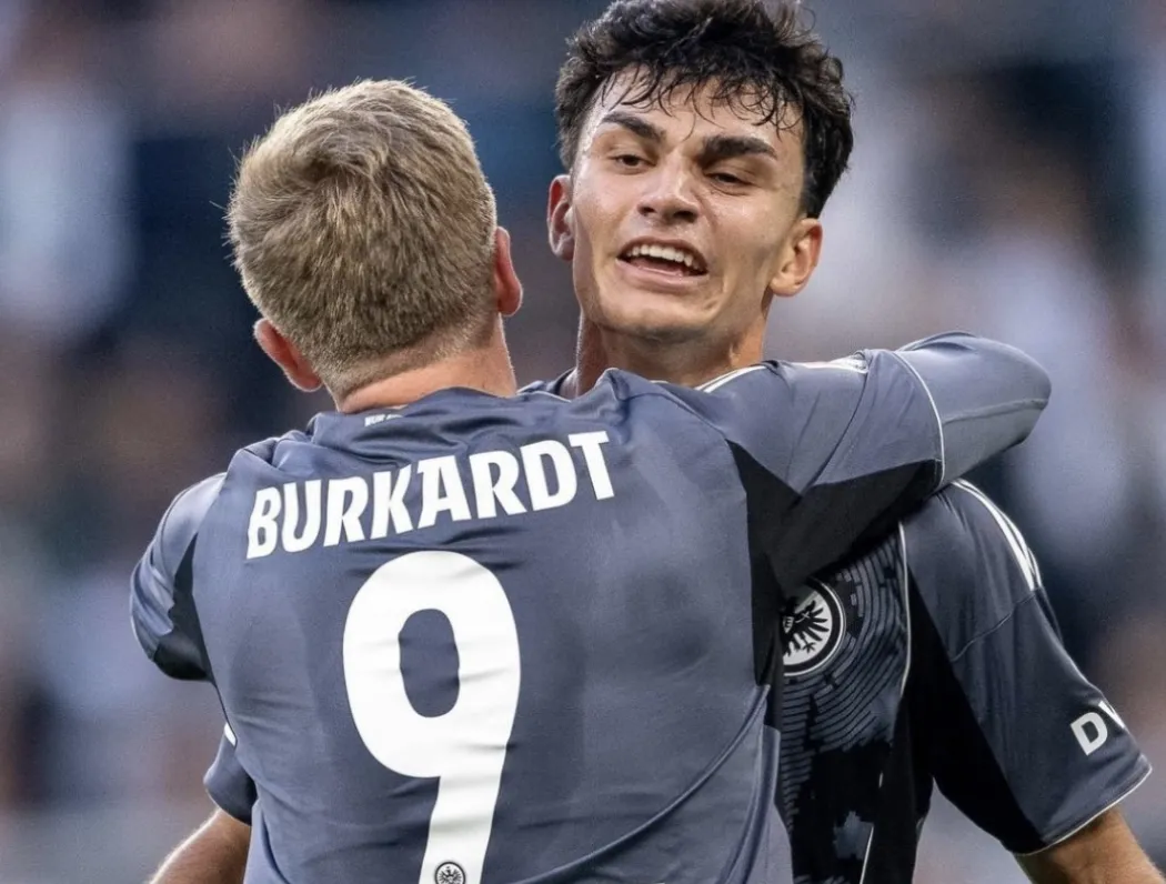 ALEMÃO: Mönchengladbach sai perdendo de 6 a 0, reage, mas cai diante do Eintrach em jogo de 10 gols