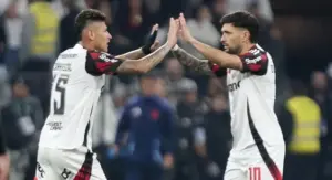 Carrascal brilha no Flamengo e rasga elogios a Arrascaeta: 