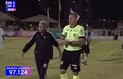 Roberval Davino fez uso do recurso no duelo da Copa Paulista (Foto: Reprodução)