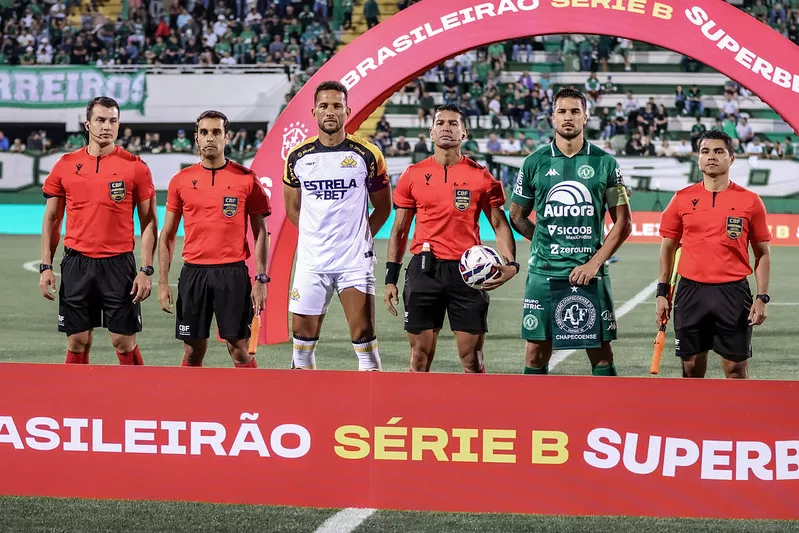 Chapecoense e Criciuma se enfrentam na Serie B