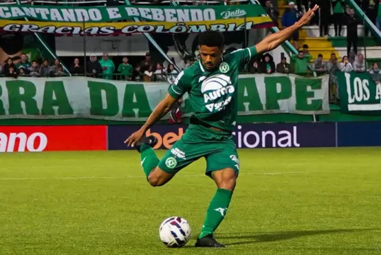 Gabriel Inocêncio será desfalque na Chape - Foto: Divulgação / Chapecoense
