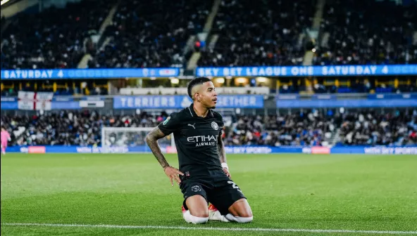 City desbanca rival da 3ª Divisão na Copa da Liga Inglesa