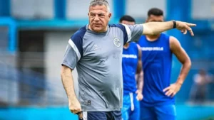 Confiança renova contrato do técnico Luizinho Vieira