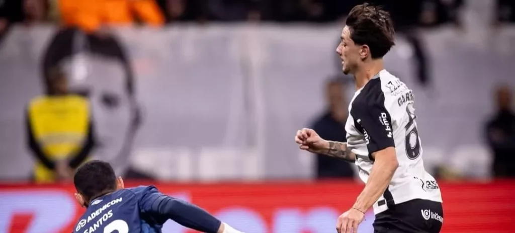 Confira a polêmica conversa no VAR em Corinthians x Athletico-PR