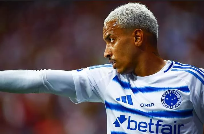 Bahia 1 x 2 Cruzeiro - Gabigol decide e Raposa é vice-líder do Brasileirão 3 Brasileirão - 2025