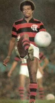 Luto! Icônico volante do Flamengo dos anos 1970 morre no dia de seu aniversário 2 DMlfl1xW image