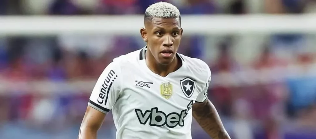 Botafogo rejeita oferta de clube inglês por Danilo