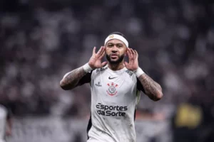 Memphis Depay celebra um ano de Corinthians: 'Ainda estamos longe de terminar'
