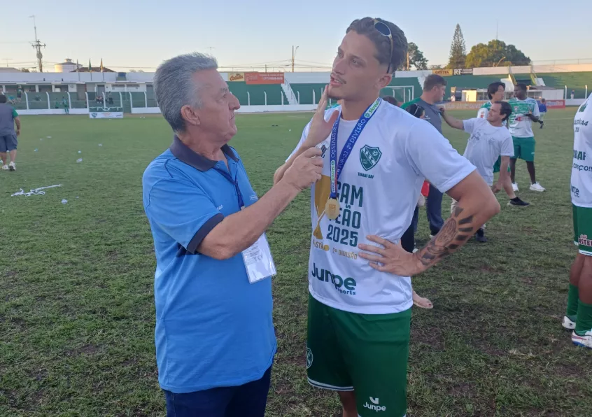 Atacante do Tanabi comemora acesso e conquista do título da Segundona