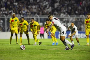 Elvis concentra gols pela Ponte em faltas ou pênaltis