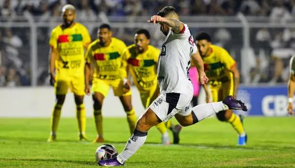 Ponte Preta vence outra e segue 100%. Veja as notas!