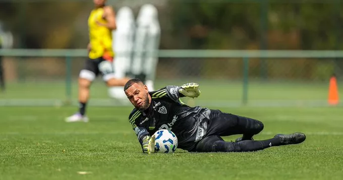 Everson cobra justiça após importunação sexual à filha de 13 anos por torcedores do Atlético-MG