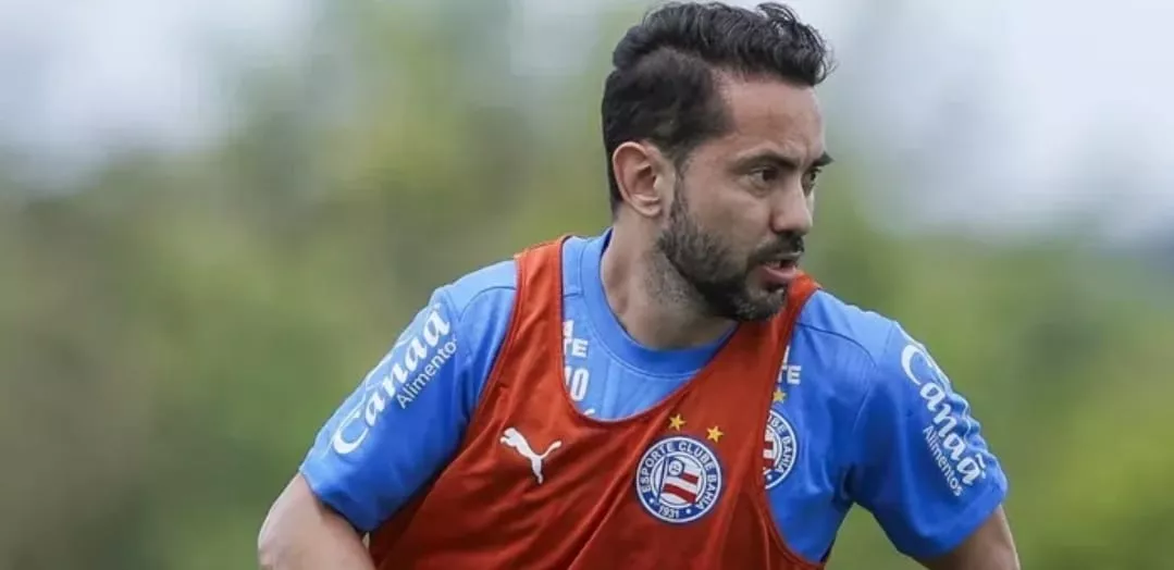 Everton Ribeiro durante treino (Foto: Rafael Rodrigues-EC Bahia)