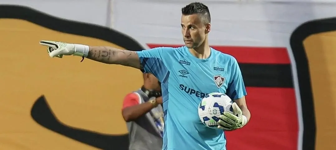 Fábio completa 45 anos e continua sendo peça-chave do Fluminense