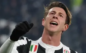 Bernardeschi desabafa sobre ofensas homofóbicas: 