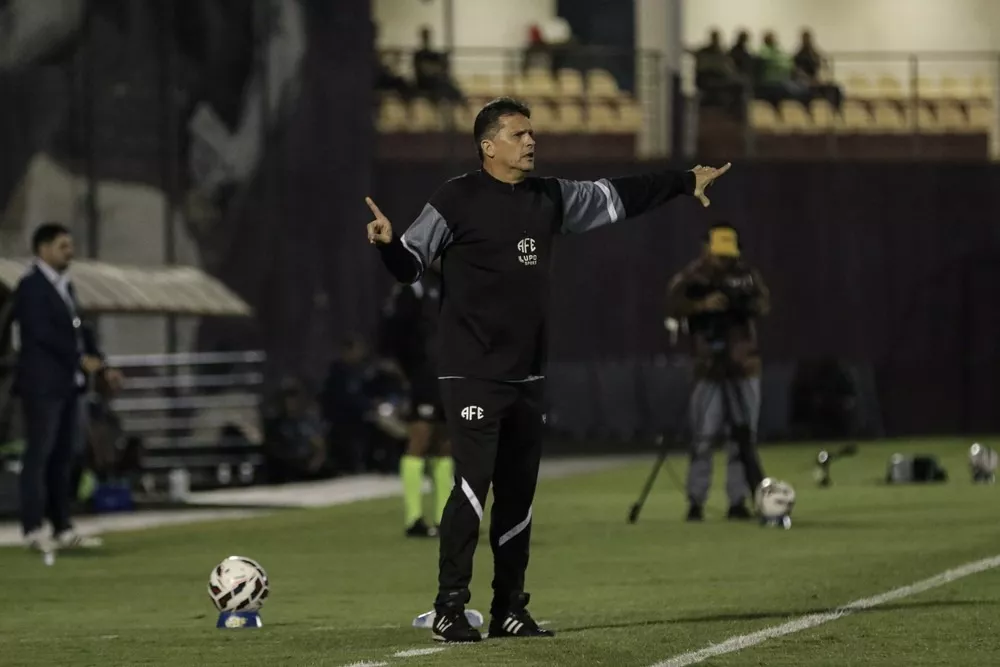 Claudinei espera Ferroviária mais contundente na reta final da Série B ( Foto: Luis Miguel Ferreira / Ferroviária SAF)