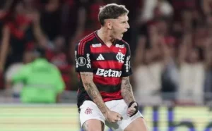 Flamengo vacila no fim e Samuel Lino detona a arbitragem