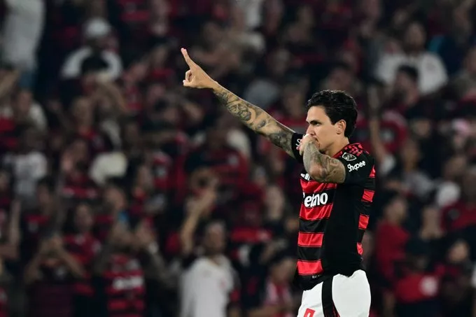 Flamengo vence no Maracanã
