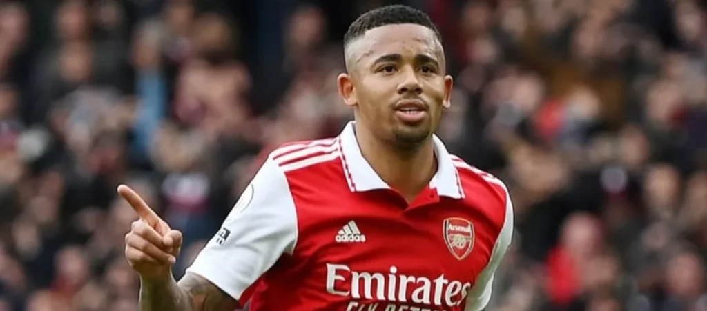Gabriel Jesus fica fora da lista de inscritos do Arsenal na Champions