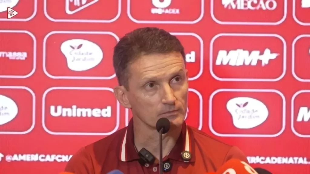 Técnico do América-RN lamenta eliminação e assume responsabilidade 2 Gerson Gusmão lamenta eliminação do América-RN e assume responsabilidade (Foto: Reprodução/América-RN)