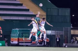 SÉRIE B: Goiás briga pela ponta em domingo de clássico catarinense