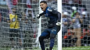 Santa Cruz celebra destaque de Rokenedy para acesso à Série C