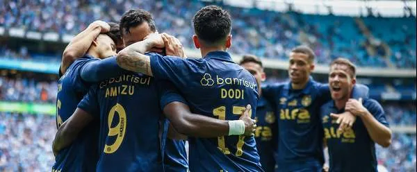 Grêmio 3 x 1 Vitória - Tricolor afasta má fase na Arena e volta a sonhar com Libertadores 2 Brasileirão - 2025