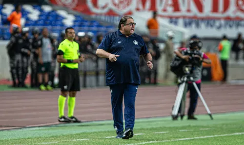 Guto Ferreira celebra vitoria em estreia pelo Remo