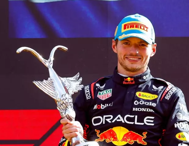 Verstappen ri da McLaren e comemora  vitória na Fórmula 1: ‘Estávamos voando’