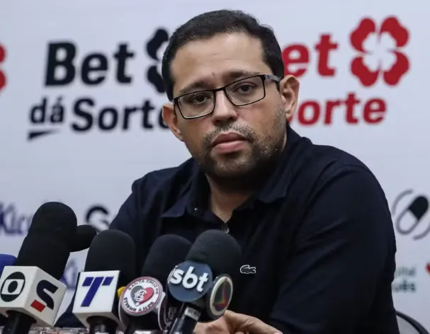 Santa Cruz busca renovar com CEO Pedro Henriques, mas negociação enfrenta impasse