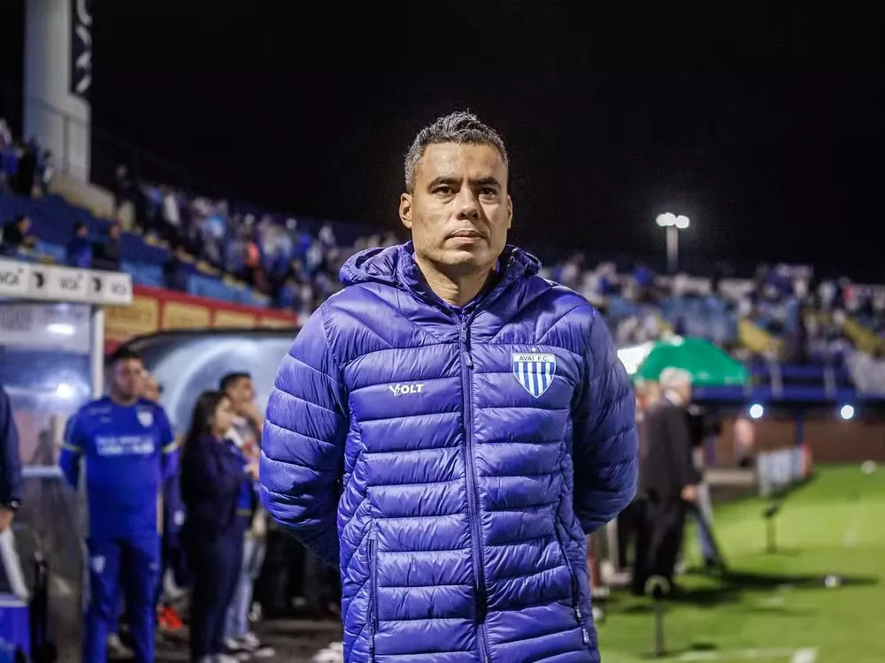 Cartilha do rebaixamento? Vitória liga 'modo Jair Ventura' e oficializa desespero 3 Vitória liga 'modo Jair Ventura' e oficializa desespero (Foto: Divulgação/Avaí)
