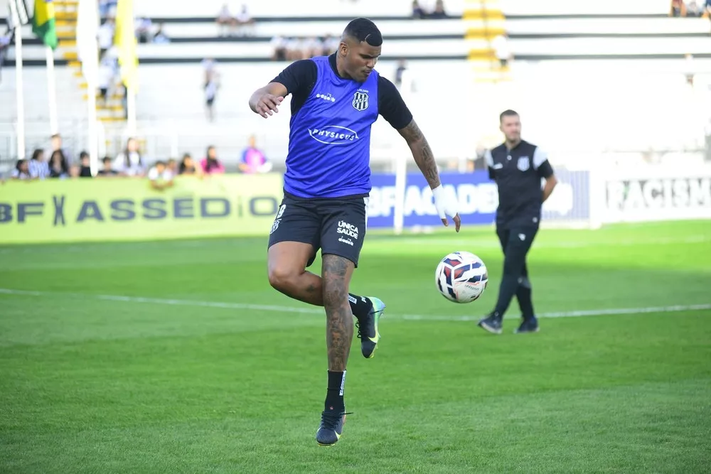 Ponte Preta rejeita proposta milionária da Turquia por Jeh 2 Ponte Preta rejeita proposta milionária da Turquia por Jeh (Foto: Júlio César Costa/ PontePress)