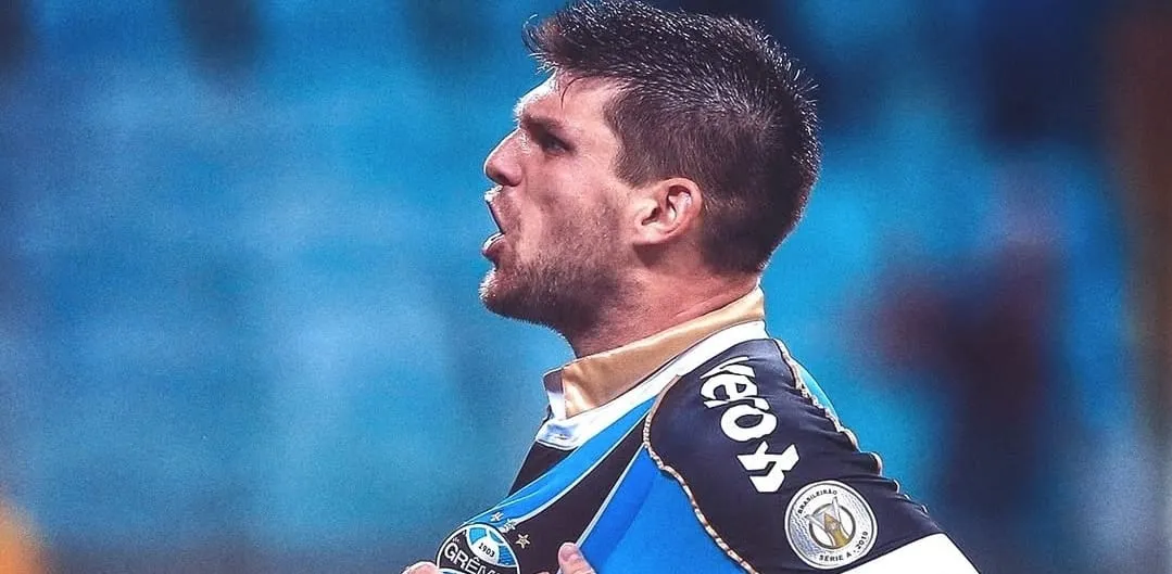Kannemann em ação (Foto: Lucas Uebel-Grêmio FBPA)