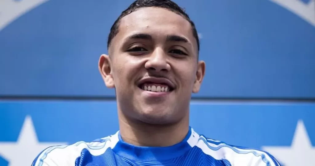 Cruzeiro oficializa o volante Ryan Guilherme e o lateral Kauã Moraes