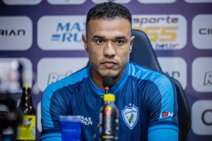 Roger Silva, do Londrina, critica postura do Floresta após empate