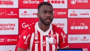 Lateral do Náutico ressalta confiança antes de duelo contra a Ponte Preta