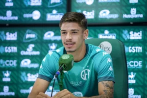 Lucas Justen diz que está pegando confiança no Guarani: 