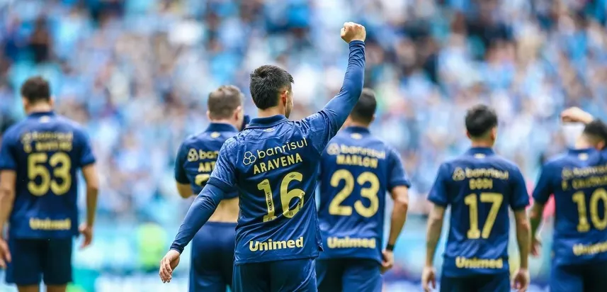 Grêmio vence Vitória e projeta sequência positiva no Brasileirão