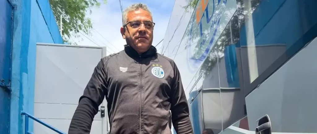 Bahia x Confiança - Onde assistir, horário e escalações 2 Luizinho Vieira