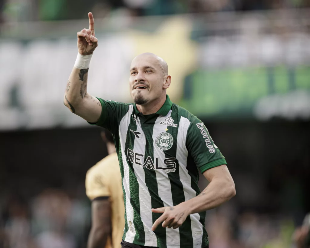 Série B: Zagueiro do Coritiba projeta “final” contra o Goiás 2 MM 2025 07 27 478952