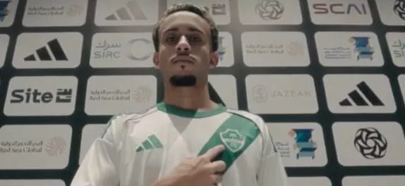 Cria do Flamengo é oficializado como reforço do Al-Ahli