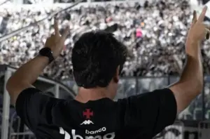 Diniz explica por que substituiu Vegetti cedo em vitória do Vasco sobre o Cruzeiro