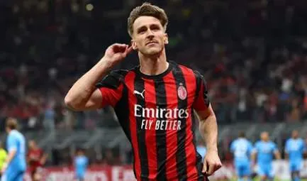 ITALIANO: Milan suporta pressão, bate o Napoli e assume a liderança